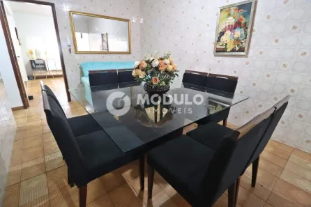 Casa com 4 Quartos para alugar, 232m² no Cidade Jardim, Uberlândia