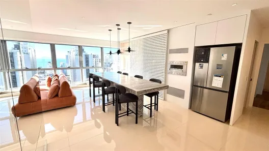 Apartamento com 4 Quartos para alugar, 171m² no Centro, Balneário Camboriú