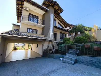 Casa com 4 Quartos para alugar, 354m² no Saguaçu, Joinville