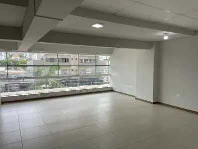 Prédio Comercial para alugar, 160m² no Zona 01, Maringá