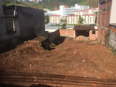 Lote/Terreno à venda, 300m² no Nossa Senhora das Graças, Juiz de Fora