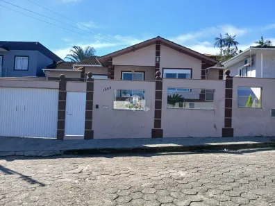 Casa com 3 Quartos à venda, 235m² no Vila Becker, Santo Amaro da Imperatriz