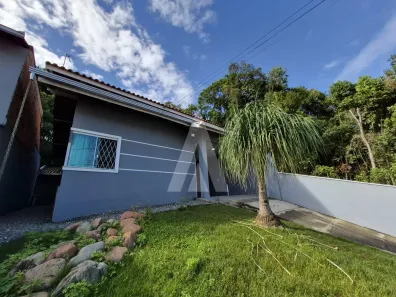 Casa com 3 Quartos para alugar, 110m² no Parque Guarani, Joinville
