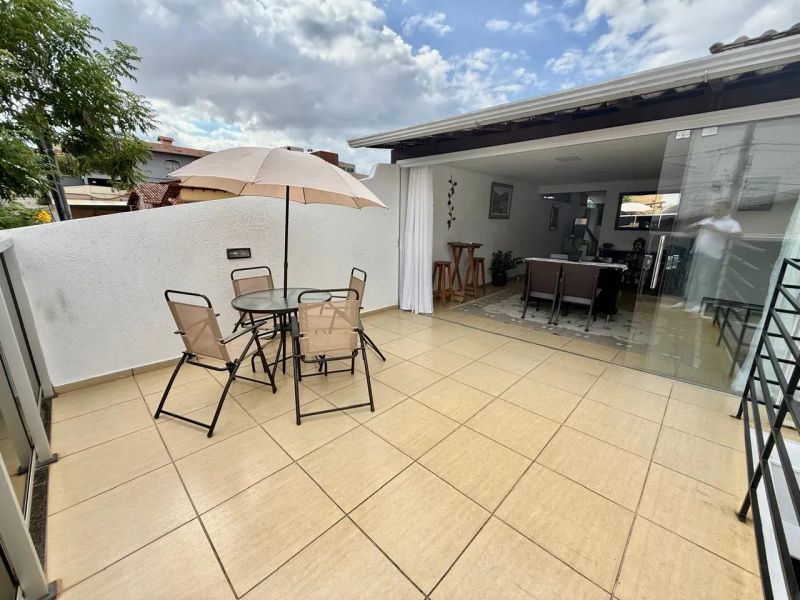 Casa com 3 quartos — Santa Amélia, Belo Horizonte