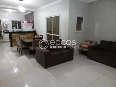Casa de Condomínio com 3 Quartos à venda, 152m² no Jardim Holanda, Uberlândia