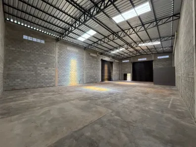 Galpão/Depósito/Armazém para alugar, 350m² no Parque Oeste Industrial, Goiânia