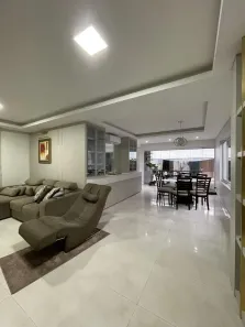 Casa de Condomínio com 3 Quartos para alugar, 222m² no Vila Nova, Joinville