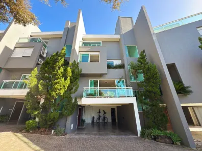 Casa de Condomínio com 3 Quartos à venda, 270m² no Vila Assunção, Porto Alegre