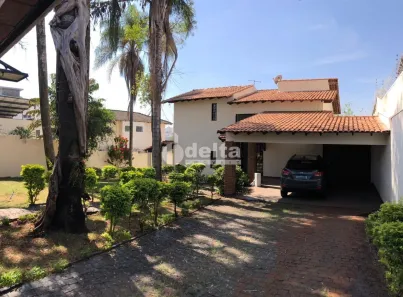 Casa com 4 Quartos à venda, 300m² no Cidade Jardim, Uberlândia