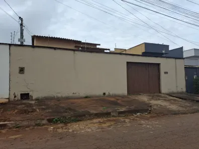 Casa com 3 Quartos para alugar, 300m² no Residencial Alice Barbosa, Goiânia