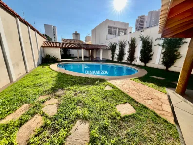 Casa com 3 Quartos para alugar, 703m² no Jardim Alexandre Campos, Uberaba