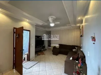 Casa com 3 Quartos à venda, 304m² no Oneida Mendes, Uberaba