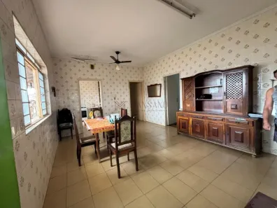 Casa com 4 Quartos para alugar, 250m² no Centro, Bauru