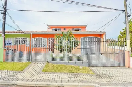 Sobrado com 5 Quartos à venda, 120m² no Xaxim, Curitiba