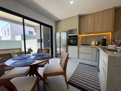 Casa com 3 Quartos à venda, 179m² no Campeche, Florianópolis