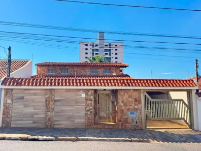Casa com 3 Quartos para venda ou aluguel, 340m² no Centro, Araraquara