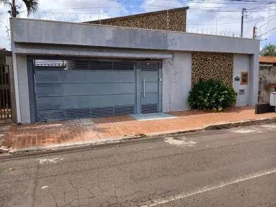 Casa com 2 Quartos à venda, 245m² no Coophatrabalho, Campo Grande