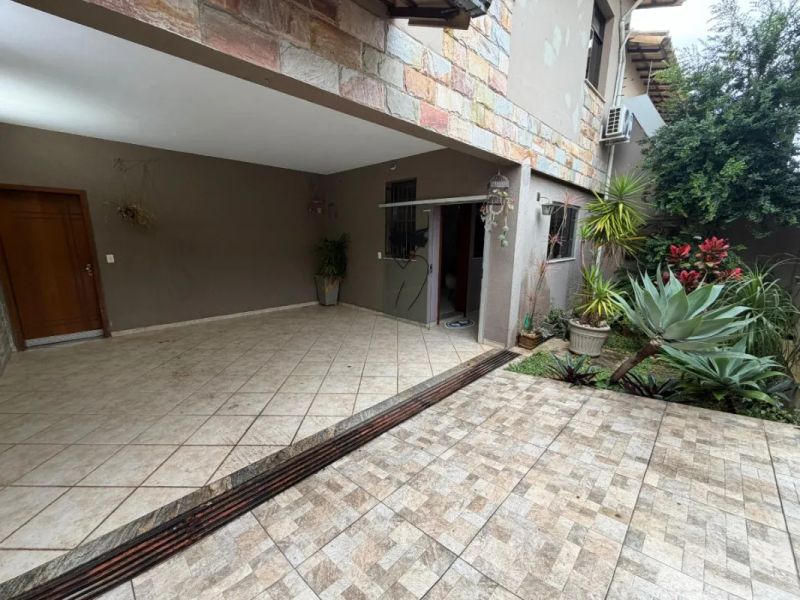 Casa com 3 quartos — Itapoã, Belo Horizonte