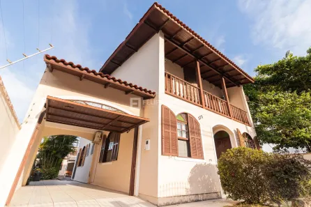 Casa com 4 Quartos à venda, 250m² no Barreiros, São José