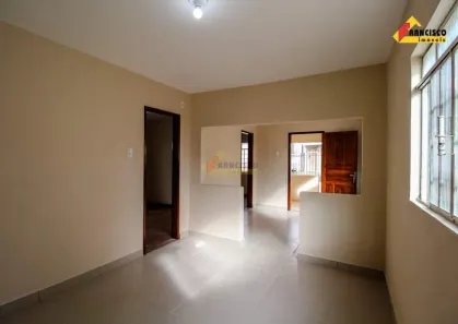 Casa com 3 Quartos para alugar, 77m² no São José, Divinópolis