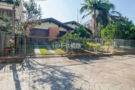 Casa com 3 Quartos à venda, 300m² no Cristal, Porto Alegre