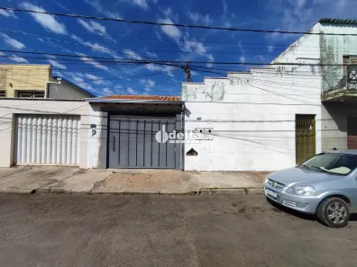 Casa com 3 Quartos para alugar, 68m² no Planalto, Uberlândia
