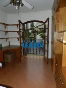 Sobrado com 5 Quartos à venda, 240m² no Jardim Peri Peri, São Paulo