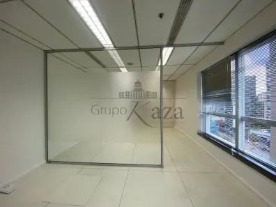 Ponto Comercial para alugar, 132m² no Vila Nova Conceição, São Paulo