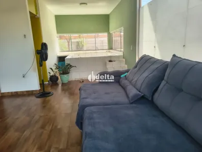 Casa de Condomínio com 3 Quartos à venda, 120m² no Área Rural de Uberlândia, Uberlândia