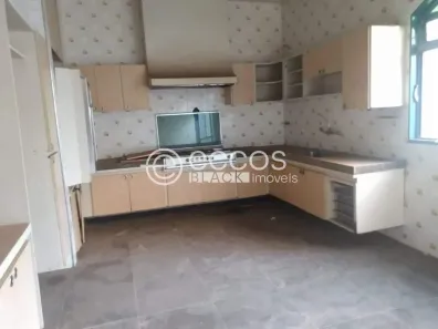 Casa com 5 Quartos à venda, 270m² no Osvaldo Rezende, Uberlândia