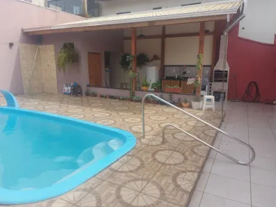 Casa com 3 Quartos à venda, 130m² no Parque Guarani, Joinville