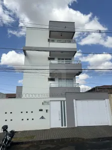 Apartamento com 2 Quartos para alugar, 44m² no Umuarama, Uberlândia