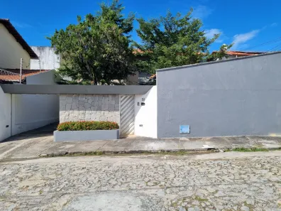 Casa com 3 Quartos para alugar, 240m² no Edson Queiroz, Fortaleza