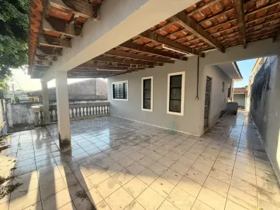 Casa com 3 Quartos para alugar, 300m² no Jardim São Paulo, Presidente Prudente