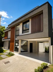 Casa com 3 Quartos à venda, 250m² no Campo Comprido, Curitiba