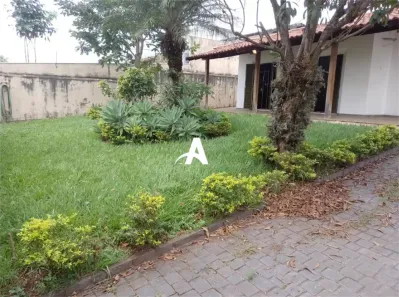 Casa com 3 Quartos à venda, 268m² no Cidade Jardim, Uberlândia