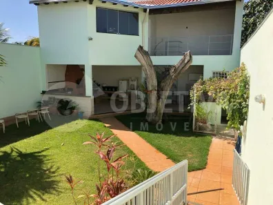 Casa com 3 Quartos à venda, 330m² no Cidade Jardim, Uberlândia