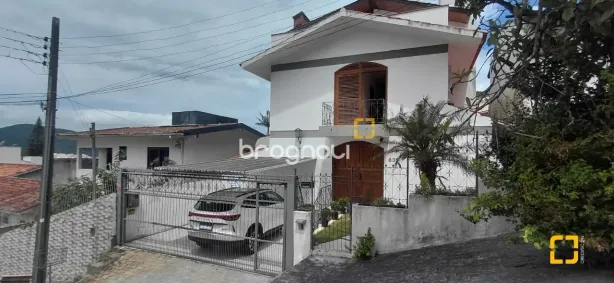 Casa com 3 Quartos à venda, 247m² no Trindade, Florianópolis