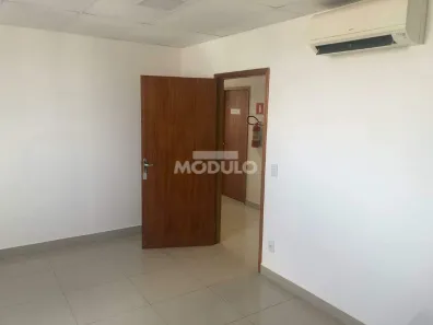 Sala Comercial para alugar, 48m² no Osvaldo Rezende, Uberlândia