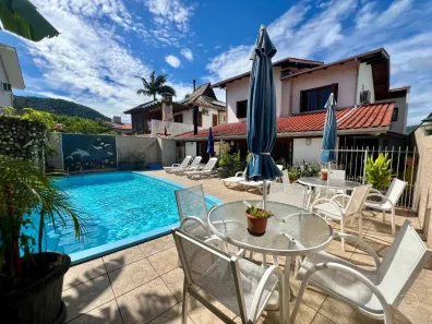 Casa com 4 Quartos à venda, 250m² no Itacorubi, Florianópolis