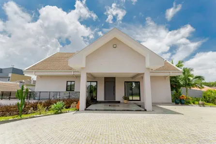 Casa com 4 Quartos à venda, 419m² no Butiatuvinha, Curitiba