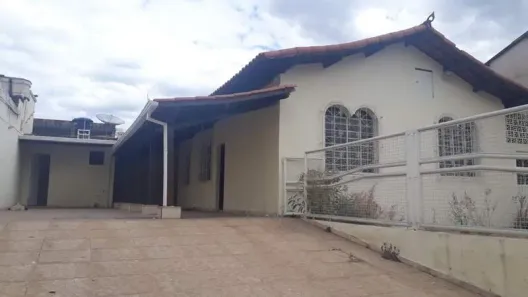 Casa com 3 Quartos à venda, 200m² no Petrópolis, Betim
