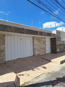 Casa com 3 Quartos à venda, 400m² no Vila União, Fortaleza