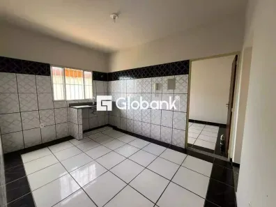 Apartamento com 2 Quartos para alugar, 60m² no Vila Regina, Montes Claros