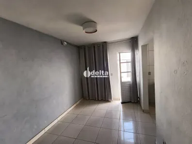 Casa com 2 Quartos para alugar, 50m² no Loteamento Monte Hebron, Uberlândia