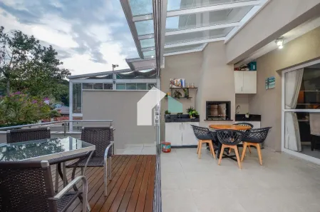 Sobrado com 4 Quartos à venda, 251m² no Pilarzinho, Curitiba