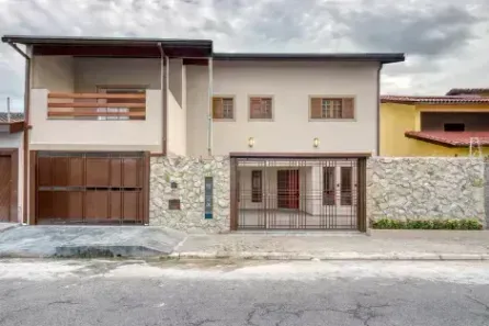 Sobrado com 7 Quartos à venda, 357m² no Parque Brasil, Jacareí
