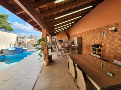 Casa com 3 Quartos à venda, 250m² no Centro, Vinhedo