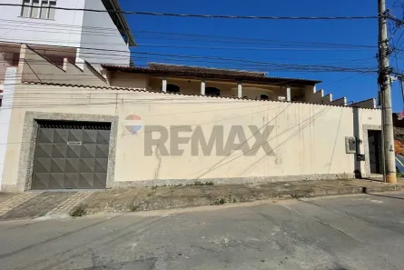 Casa com 4 Quartos à venda, 280m² no Bandeirantes, Juiz de Fora