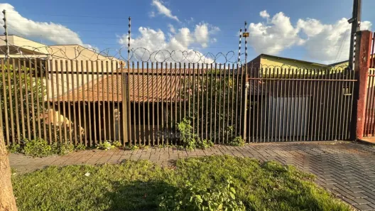 Casa com 2 Quartos à venda, 140m² no Alpes, Londrina